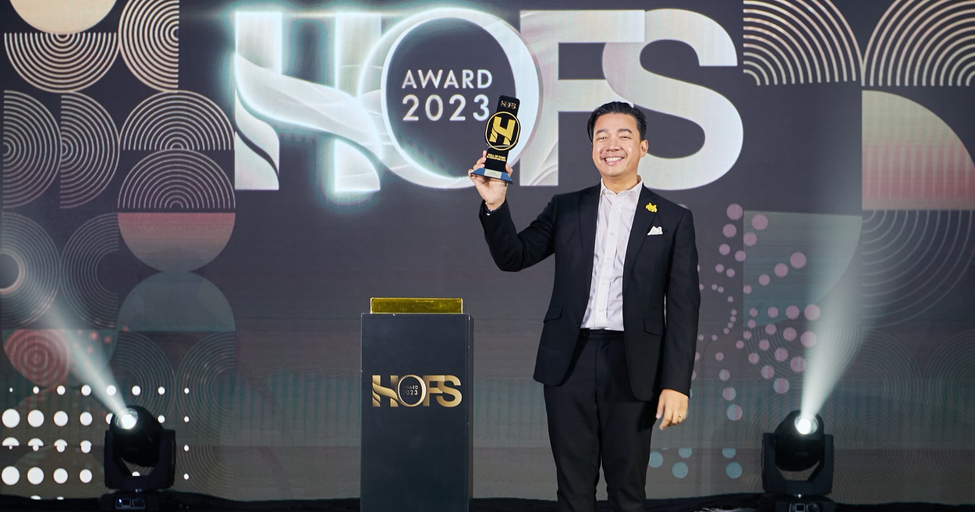 beartai รับรางวัลอินฟลูเอนเซอร์ยอดเยี่ยม HOFS AWARDS 2023 จากประเทศสิงคโปร์