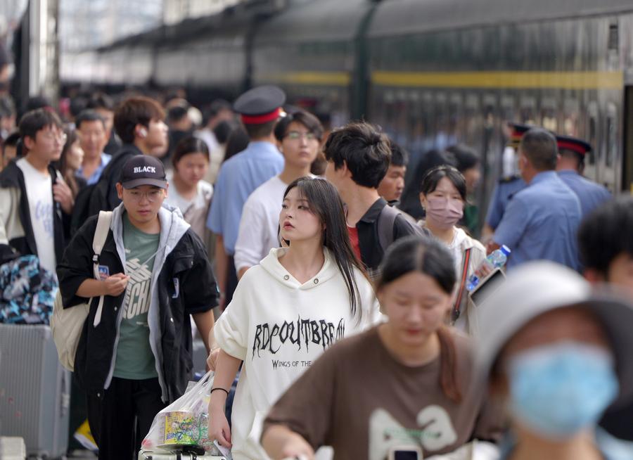 ยอดโดยสาร 'รถไฟจีน' หยุดยาว 7 วัน ทะลุ 100 ล้านครั้ง