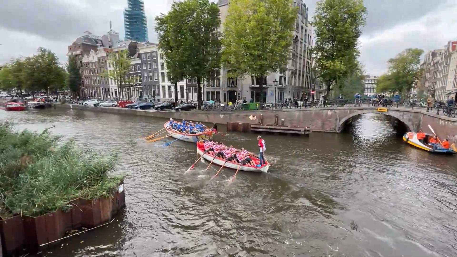 ชมงานแข่ง 'พายเรือ' ในคลองประวัติศาสตร์ของอัมสเตอร์ดัม