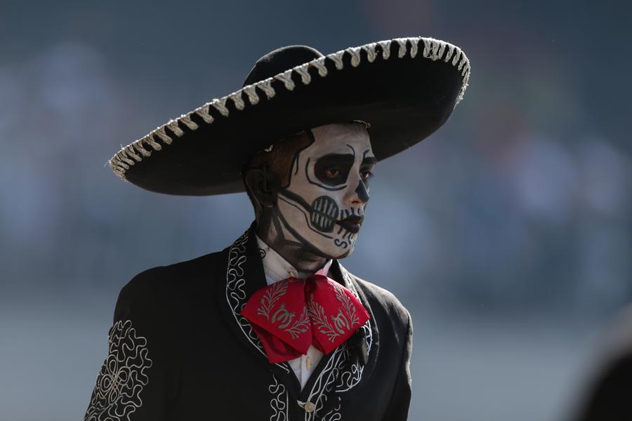 เม็กซิโกจัดเดินพาเหรด 'วันแห่งความตาย' จัดเต็มชุดแฟนซีสุดอลัง