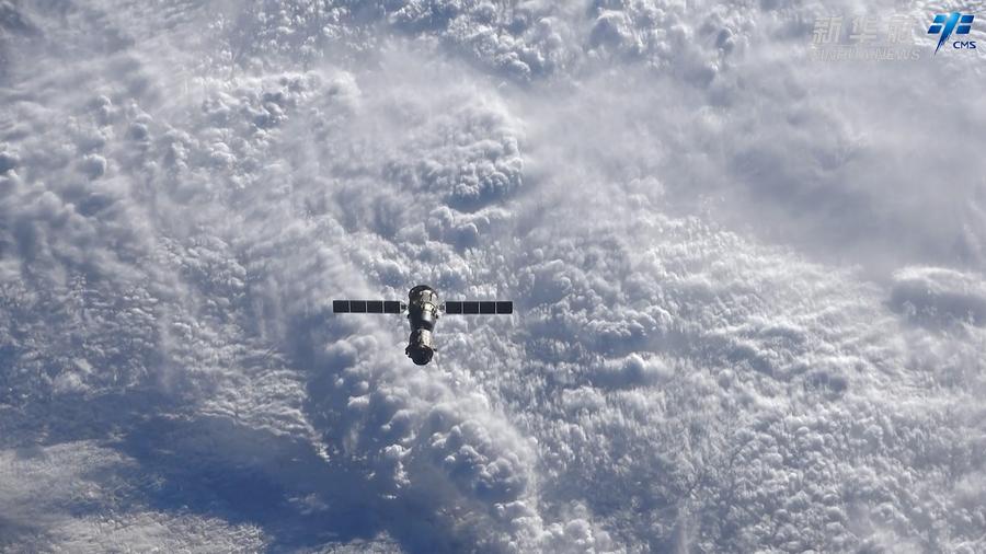จีนเผยภาพ 'เสินโจว-16' เดินทางกลับโลก ฝีมือเสินโจว-17 บนสถานีอวกาศ