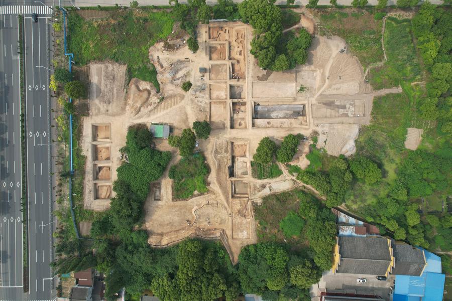 นักวิจัยจีนค้นพบ 'หลุมฝังศพ-ซากบ่อน้ำ' อายุกว่า 4,500 ปี ในเจียงซู