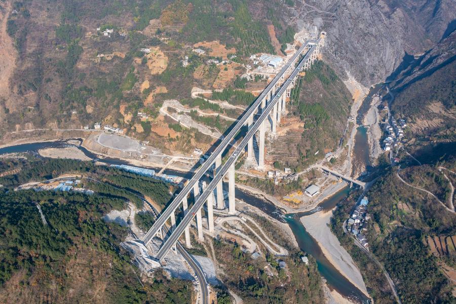 จีนเปิดใช้ 'ทางด่วน' สายใหม่ เป็น 'สะพาน-อุโมงค์' เกือบทั้งหมด
