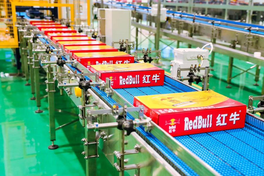 บริษัทไทยเปิดฐานผลิต 'เครื่องดื่มกระทิงแดง' ใหญ่สุดในจีน