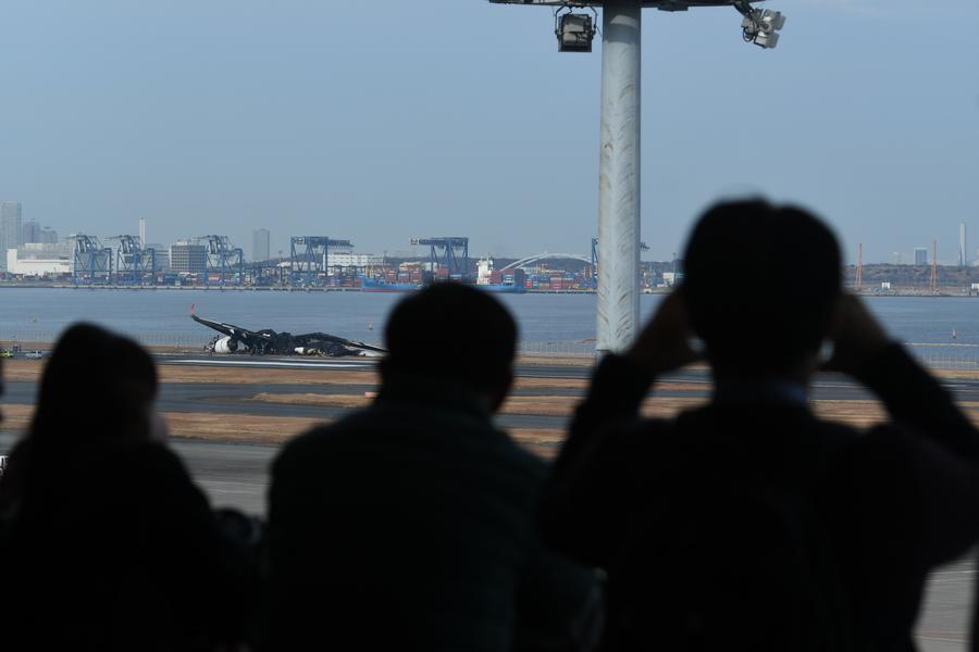 สนามบินฮาเนดะในญี่ปุ่น หวนเปิดรันเวย์ หลังเหตุเครื่องบินชนกัน