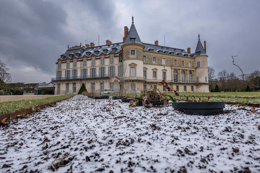 ทิวทัศน์ 'แรมบุยเลต์' ยามหิมะโปรยในฝรั่งเศส