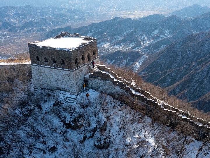 ปักกิ่งเดินหน้าบูรณะ 'กำแพงเมืองจีน' ด่านหฤโหดในหมู่นักปีนเขา
