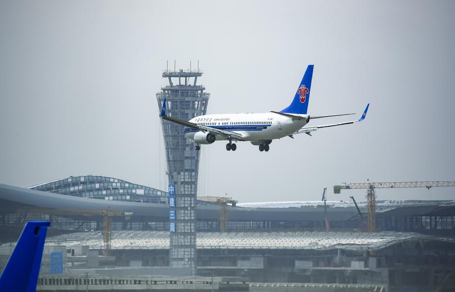ท่าอากาศยานในอุรุมชี ขึ้นแท่น 'สนามบินรันเวย์เดียว' พลุกพล่านสุดในจีน