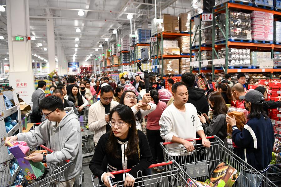 ชาวจีนแห่ชอป 'คอสต์โก' ห้างค้าปลีกสหรัฐฯ เปิดสาขาใหม่ในเซินเจิ้น