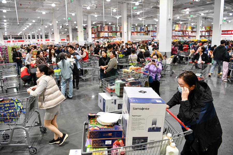 ชาวจีนแห่ชอป 'คอสต์โก' ห้างค้าปลีกสหรัฐฯ เปิดสาขาใหม่ในเซินเจิ้น