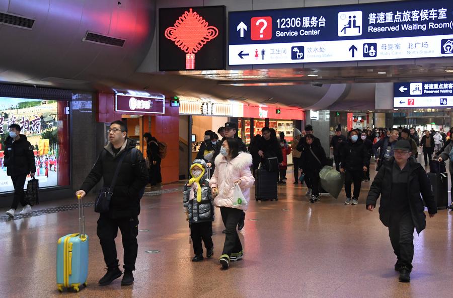 สถานีรถไฟจีนคึกคัก รับมหกรรมเดินทางตรุษจีน
