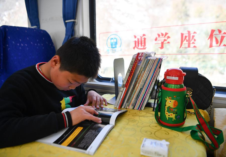 'รถไฟความเร็วต่ำ' ในจีน วิ่งสัญจร 80 กม./ชม. ขนส่งชาวบ้านเชื่อมสองเมือง