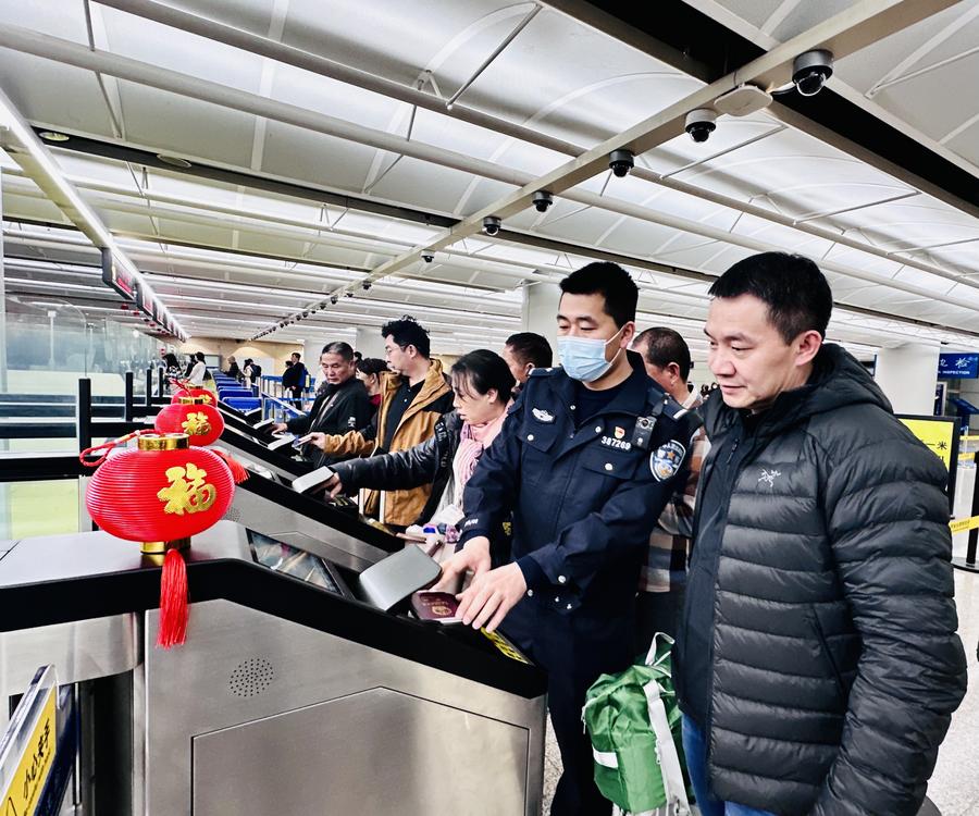 สถานีฯ ในสนามบินคุนหมิง รับทัพผู้โดยสารขาเข้า-ขาออก ช่วงหยุดตรุษจีนกว่า 6.2 หมื่นคน