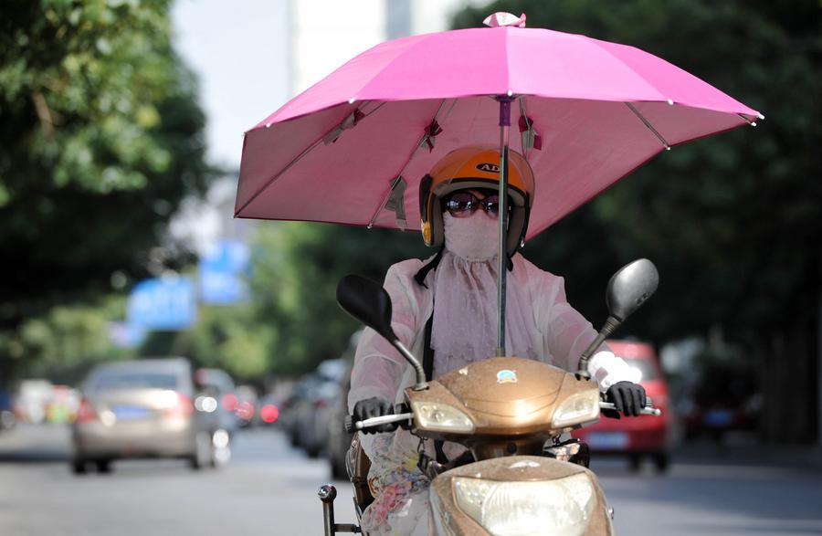 จีนเตรียมส่งเสริม 'จอดจักรยานไฟฟ้ากลางแจ้ง' ป้องกันไฟไหม้