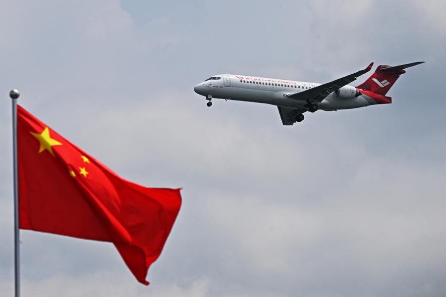 'เครื่องบินจีน' ฝีมือ COMAC เดินทางถึงลาว ร่วมจัดแสดง-ขึ้นบินสาธิต