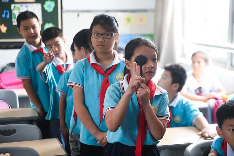 จีนพบอัตรา 'สายตาสั้น' ในเด็ก-วัยรุ่นลดลง