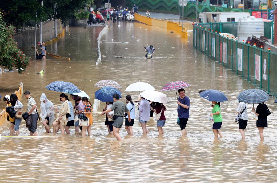จีนเตือนภัย 'พายุฝน' ในเจียงซี ฝูเจี้ยน และกว่างตง