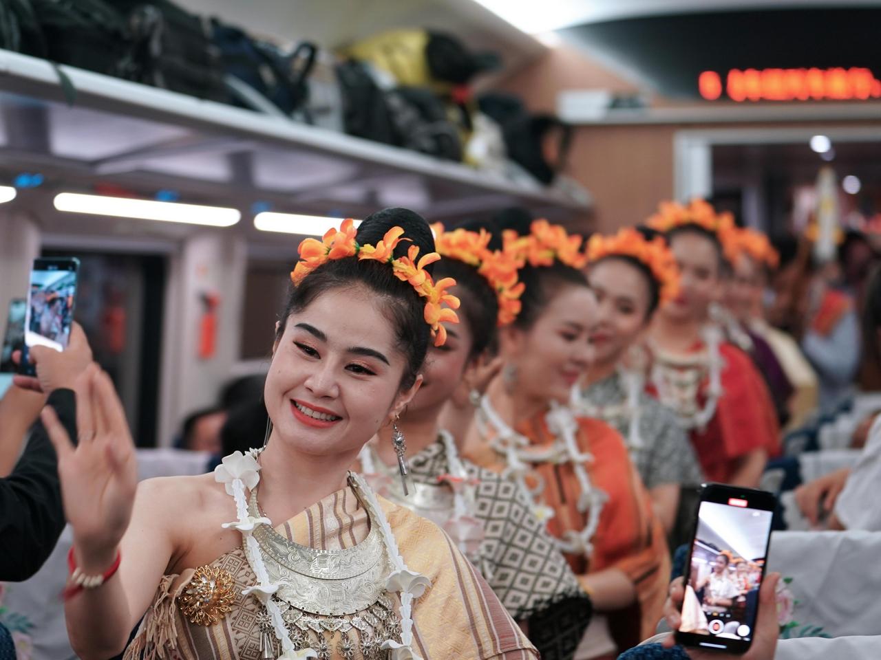 ทางรถไฟจีน-ลาว รองรับ 'ผู้โดยสารเดินทางข้ามพรมแดน' กว่า 180,000 ครั้ง