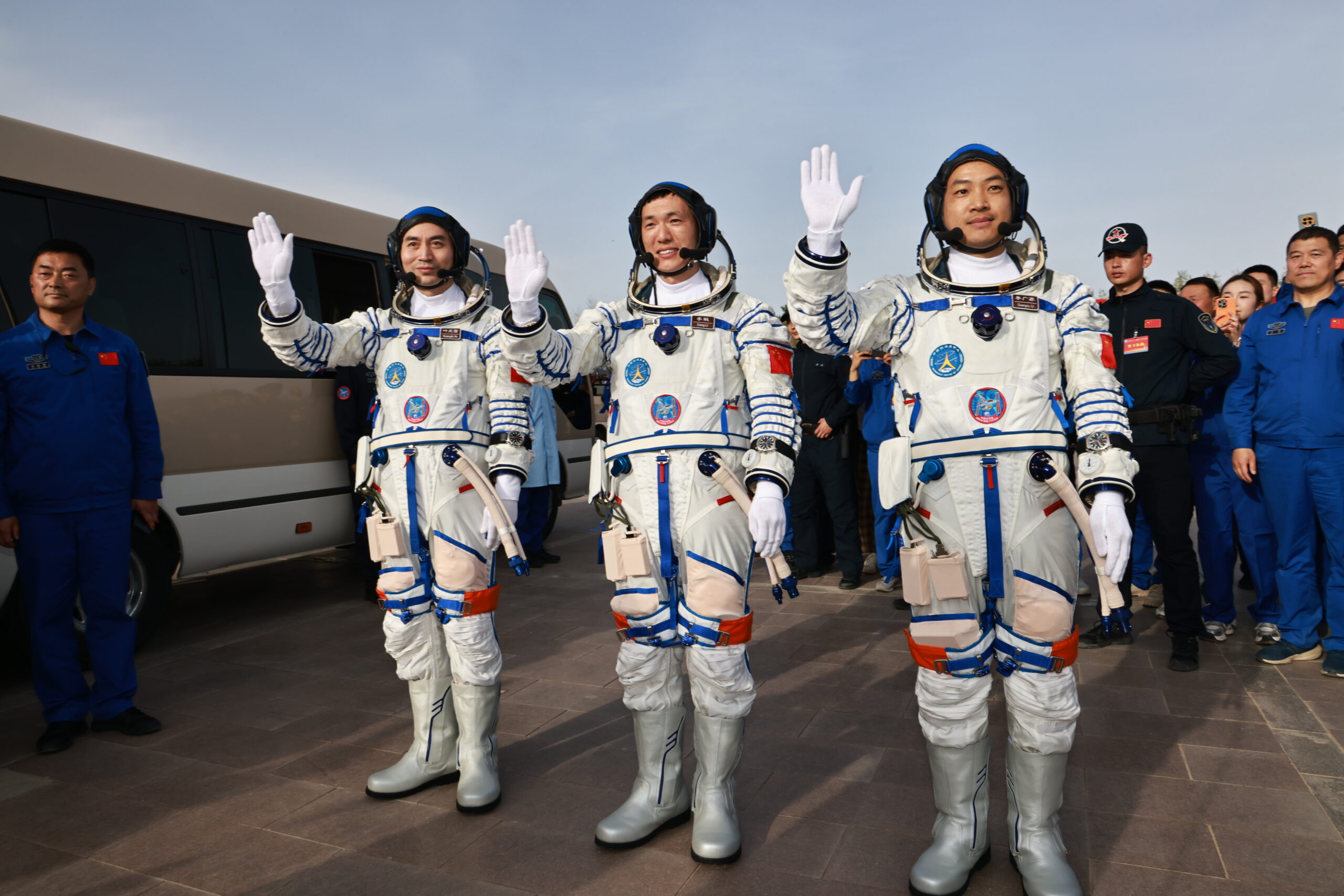 ประมวลภาพพิธีส่งตัว 'ทีมนักบินอวกาศ' ลุยภารกิจเสินโจว-18