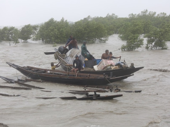 ยอดดับจากพายุไซโคลน 'ริมาล' ในบังกลาเทศ แตะ 10 ราย