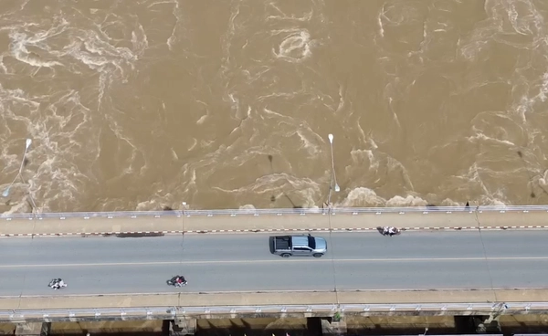 7 วันชี้ชะตา วิฤต "ลุ่มเจ้าพระยา" กรำศึก 2 ด้าน น้ำเหนือ-ทะเลหนุน 7 วันชี้ชะตา วิฤต "ลุ่มเจ้าพระยา" กรำศึก 2 ด้าน น้ำเหนือ-ทะเลหนุน