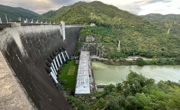 “เขื่อนภูมิพล” ปรับลดการระบายน้ำ “เขื่อนภูมิพล” ปรับลดการระบายน้ำ