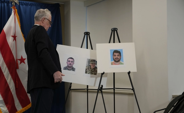 เนชันแนล การ์ดที่ถูกยิง เสียชีวิตแล้ว 1 นาย  พบมือปืนเคยทำงานร่วมกับ CIA