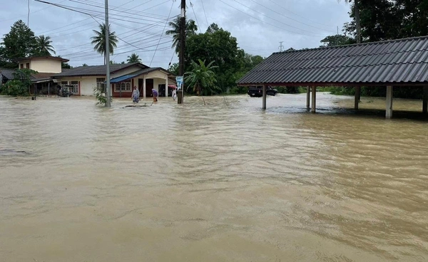 ศป.กฉ. เผยยอดผู้เสียชีวิตสะสม น้ำท่วมใต้ 8 จังหวัด รวม 162ราย ศป.กฉ. เผยยอดผู้เสียชีวิตสะสม น้ำท่วมใต้ 8 จังหวัด รวม 162ราย
