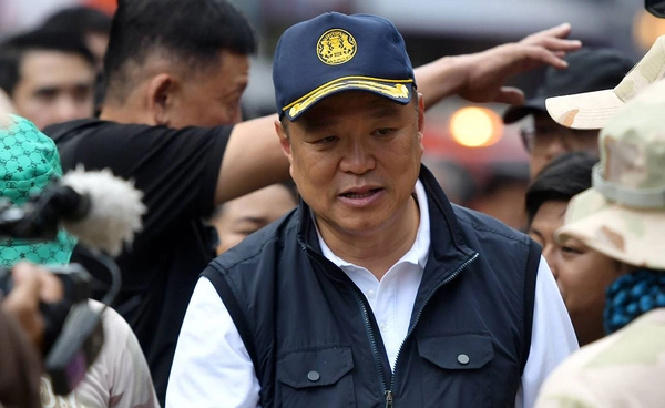 นายกฯ ลงพื้นที่ตลาดกิมหยง สั่งเคลียร์ขยะ 7 วัน เร่งแก้ระบบออนไลน์จ่ายเงินล่าช้า นายกฯ ลงพื้นที่ตลาดกิมหยง สั่งเคลียร์ขยะ 7 วัน เร่งแก้ระบบออนไลน์จ่ายเงินล่าช้า