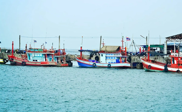 เตือน! เรือประมงทุกลำ หลีกเลี่ยงเดินเรือใกล้เขตชายแดนไทย-กัมพูชา เตือน! เรือประมงทุกลำ หลีกเลี่ยงเดินเรือใกล้เขตชายแดนไทย-กัมพูชา