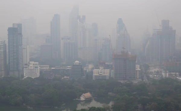 ฝุ่นพิษคลุมเมือง  ลมสงบดัน PM2.5 พุ่ง  เกินมาตรฐานทั่วทั้งกรุงเทพฯ