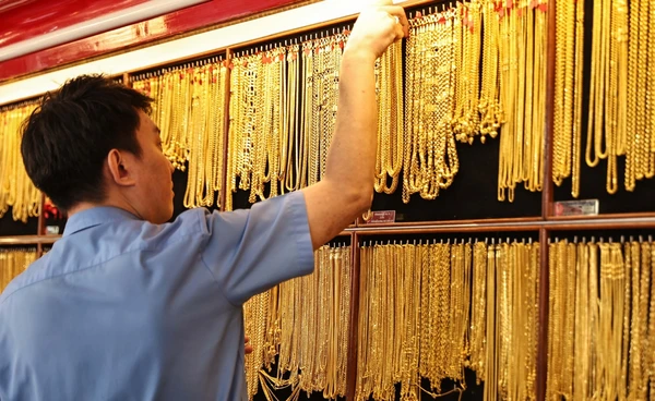 ราคาทองล่าสุด! ทองรูปพรรณ ขายออกขาดอีก 200 แตะ 70,000 บาท