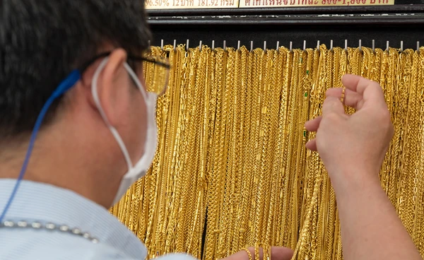 ย้อนรอย 20 ปีราคาทอง จากหมื่นต้นสู่แตะ 7 หมื่นบาท ย้อนรอย 20 ปีราคาทอง จากหมื่นต้นสู่แตะ 7 หมื่นบาท