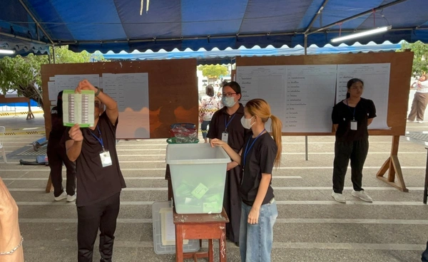 รายงานผลเลือกตั้ง ลานคนเมืองคึกคัก! กทม. เปิดจอ LED แบบ Real-time