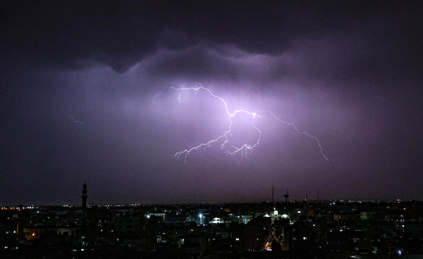 บกปภ.ช. สั่งทุกจังหวัด-กทม. เตรียมพร้อมรับมือพายุฤดูร้อน 2569 เน้นแจ้งเตือนเชิงรุก