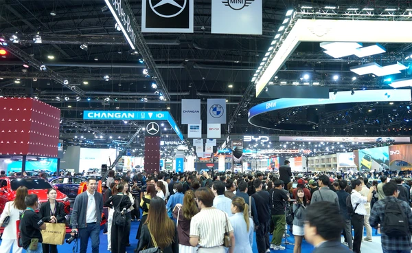 มอเตอร์โชว์ 2026 ครึ่งทาง ยอดจองทะลุ 4 หมื่น ยอดรถ EV พุ่งแรง ลุ้นโปรก่อนปิดงาน ! มอเตอร์โชว์ 2026 ครึ่งทาง ยอดจองทะลุ 4 หมื่น ยอดรถ EV พุ่งแรง ลุ้นโปรก่อนปิดงาน !