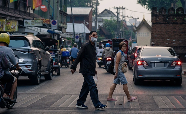 สงกรานต์เชียงใหม่สะเทือนวิกฤตน้ำมัน - หมอกควัน หั่นยอดจองโรงแรม 50 - 60%