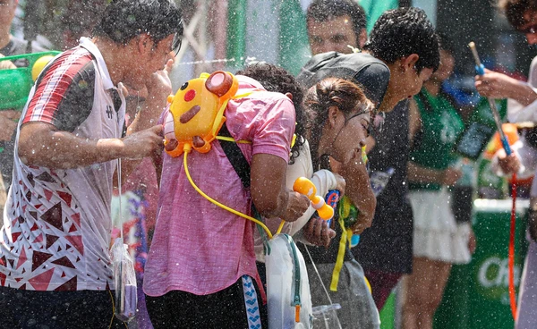 เทศกาลสงกรานต์ 2569 คนกรุงแห่เล่นน้ำ ดันยอดใช้ระบบรถไฟฟ้าพุ่ง เทศกาลสงกรานต์ 2569 คนกรุงแห่เล่นน้ำ ดันยอดใช้ระบบรถไฟฟ้าพุ่ง