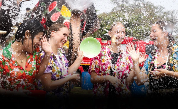 "สงกรานต์ไทย" ทรงพลัง ติดกระแสโลก ต่างชาติตีข่าวยกย่องวัฒนธรรม ดันท่องเที่ยวไทยคึกคัก นายกฯปลื้ม ทุกภาคส่วนร่วมใจ