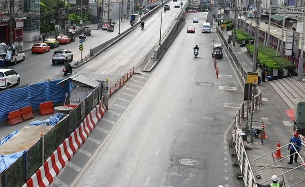 เปิดแผนเลี่ยงวิกฤตจราจร “แยกประตูน้ำ” รื้อสะพานสร้างรถไฟฟ้าสายสีส้ม