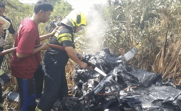 เฮลิคอปเตอร์ตก! เปิดข้อมูลก่อนเกิดเหตุ ไฟไหม้กลางป่าหญ้า