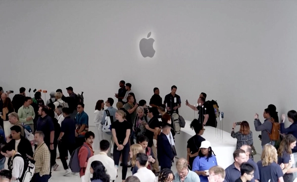 Apple จ่อขึ้นราคา iPhone และสินค้าอื่น ๆ หลังชิปหายไปกับการทำระบบ AI จนต้นทุนพุ่งสูงเกินแบกรับไหว Apple จ่อขึ้นราคา iPhone และสินค้าอื่น ๆ หลังชิปหายไปกับการทำระบบ AI จนต้นทุนพุ่งสูงเกินแบกรับไหว