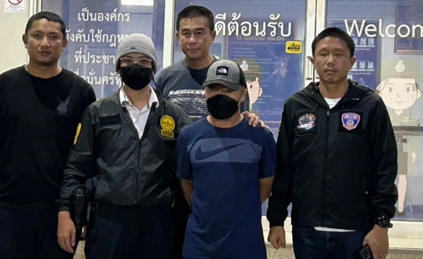 รวบชายฮู้ดน้ำเงินส่งเฮโรอีนแอร์โฮสเตสสาว ก่อนขยายผลค้นแหล่งกบดานอยุธยา
