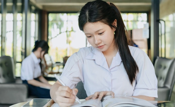 เกณฑ์ใหม่ “กยศ.” เน้นสาขาเรียนก่อนความจน ? หวั่นเด็กหลุดระบบการศึกษา