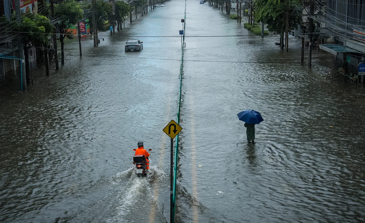 “ฝนตกแช่” คืออะไร? ตกหนักขนาดไหนต้องอพยพ? “ฝนตกแช่” คืออะไร? ตกหนักขนาดไหนต้องอพยพ?