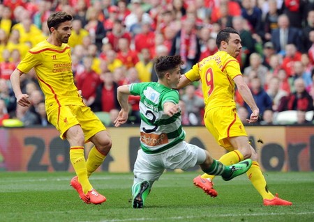 หงส์โชว์ ชุดใหม่! อุ่นปิดซีซั่น อัด แชมร็อค 4-0
