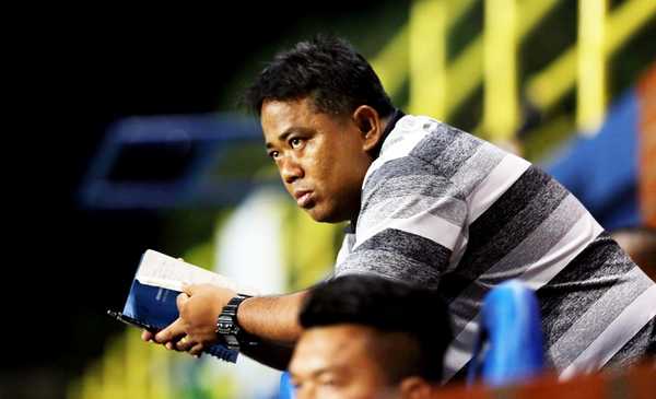แฟนฉลามชลหายห่วง!! เซอร์เด็จปลอดภัย จากอาการน้ำท่วมปอดแล้ว แฟนฉลามชลหายห่วง!! เซอร์เด็จปลอดภัย จากอาการน้ำท่วมปอดแล้ว