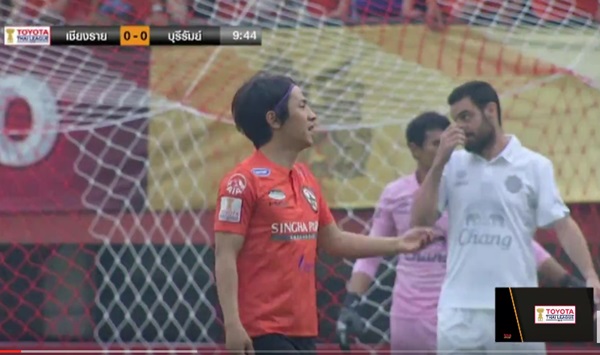 กินกันไม่ลง!! กว่างโซ้ง เจ๊าแชมป์เก่าปราสาทสายฟ้า 0-0 (คลิปไฮไลท์) กินกันไม่ลง!! กว่างโซ้ง เจ๊าแชมป์เก่าปราสาทสายฟ้า 0-0 (คลิปไฮไลท์)