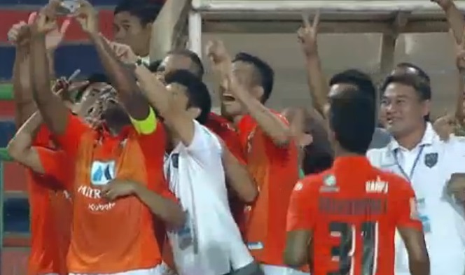 เฮอร์บาตี้เบิกร่อง!! ราชันมังกรสามแต้ม เปิดบ้านกำราบสวาทแคท 2-0 (มีคลิป)