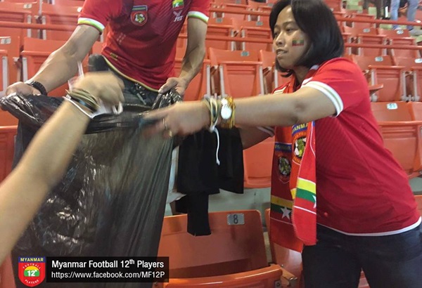 น่าชื่นชม!! กองเชียร์ เมียนมา ช่วยกันเก็บขยะ แม้ทีมพ่าย ทีมชาติไทย ยับ ณ ราชมังคลา